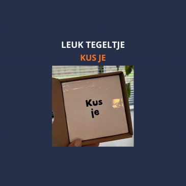 Handgeschilderd tegeltje Kus Je